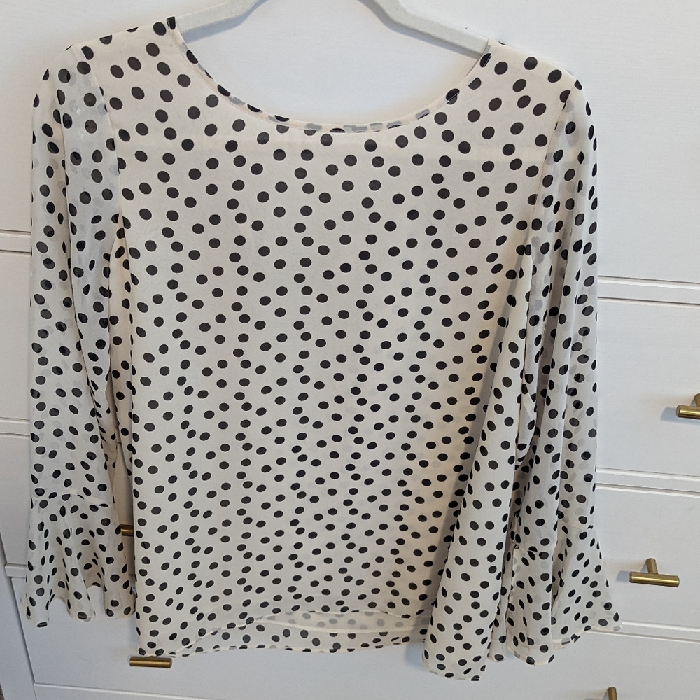 Lark & Ro M long bell sleeve polka dot blouse